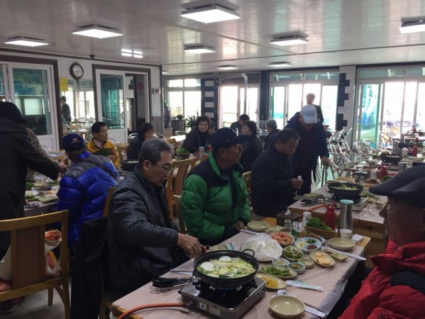 점심식사를 하고있는 모습