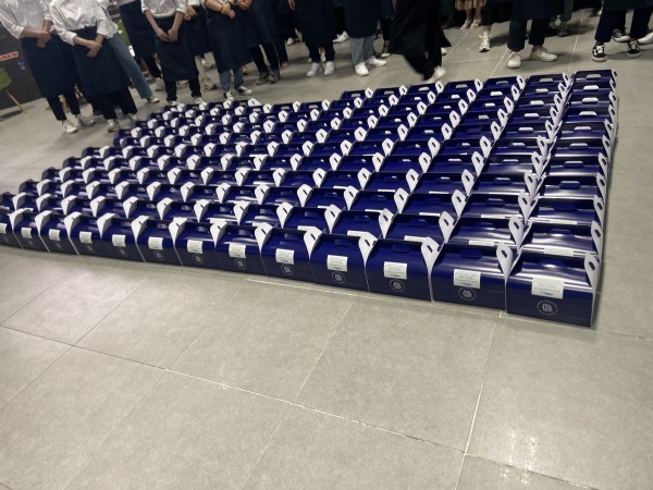 빵 150박스 모아둔 사진