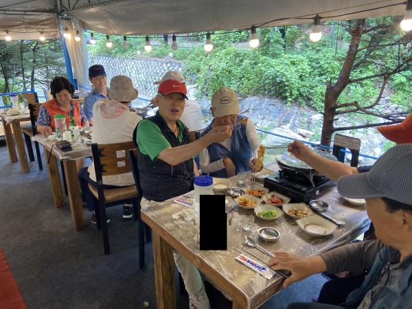 장흥관광지 인근 식당에서 백숙과 함께