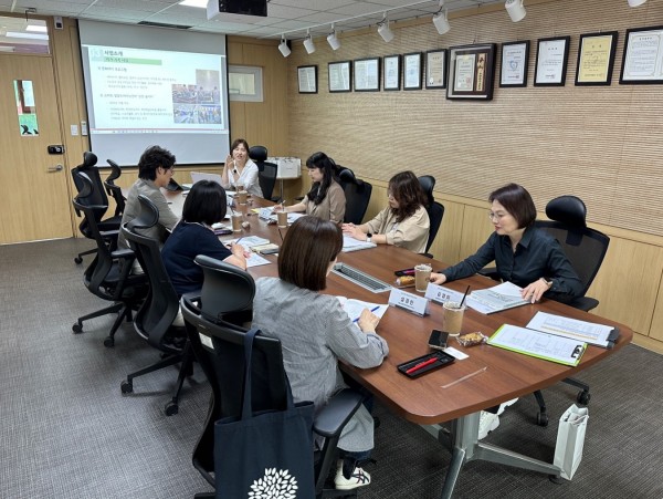 기획정책연구팀 김은화 팀장이 사업 소개를 진행하고 있다.