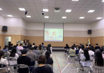 인권교육을 듣고있는 직원 전체 사진