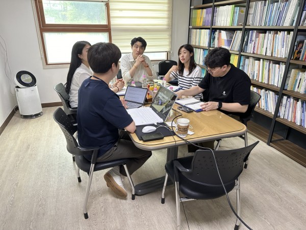 여가가족지원팀 조문기 팀장이 스마트 발달트레이닝센터 관련 현황을 공유하고 있다.