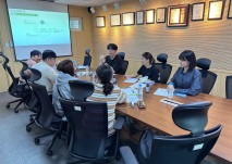 직업지원팀 김기용 팀장이 직업지원사업에 관하여 설명하고 있다.