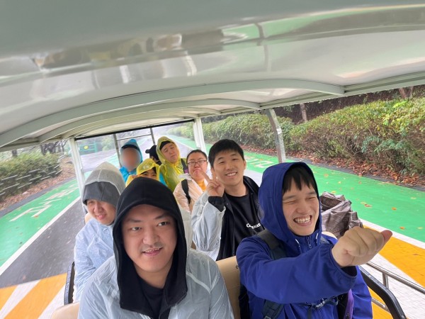 함께 누림, 어울림 맹꽁이 전기차 탑승 사진