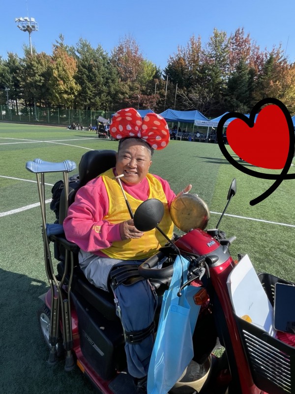 열심히 응원해주시는 참여자의 모습