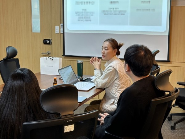 평생학습지원팀 이수영 팀장이 평생교육반 근로활동에 관하여 설명하고 있다.