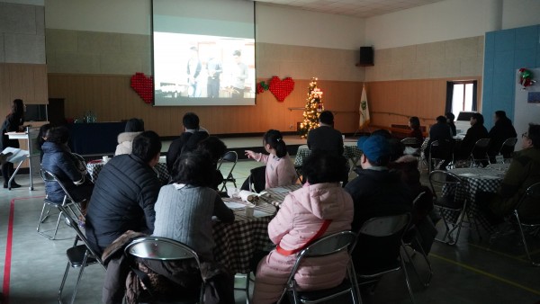 간담회 영상 시청
