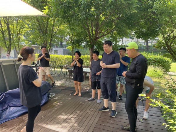 수영장 들어가기 전 준비운동