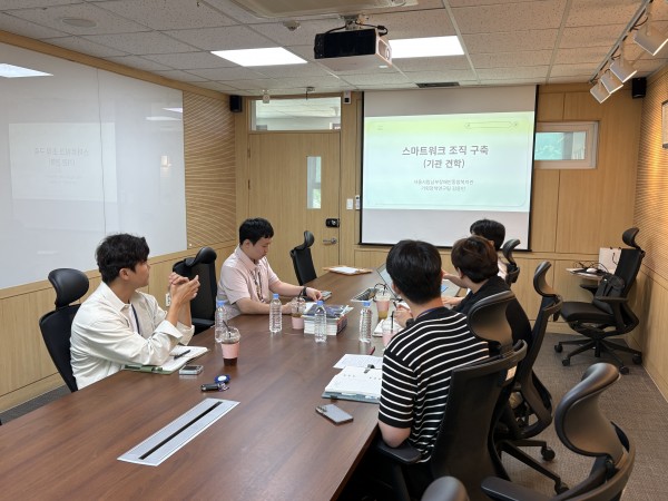 혜원장애인종합복지관 직원분들이 스마트워크 사업을 듣고 있습니다.