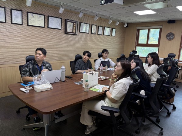 최중증발달장애인통합돌봄사업과 관련하여 이야기를 나누고 있습니다.