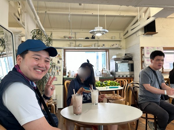 카페 안에서 찰칵