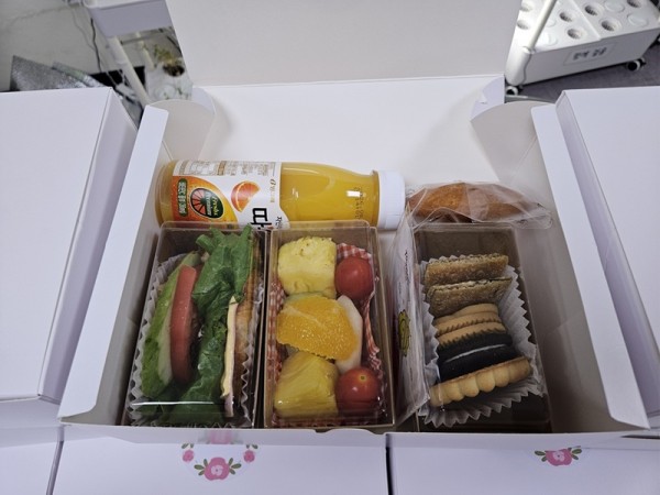 간식으로 준비한 샌드위치 도시락