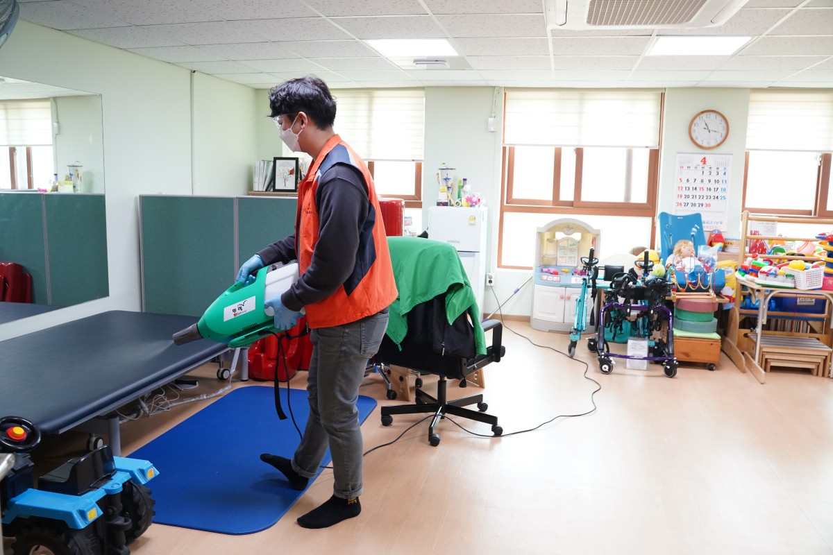 아동물리치료실 소독모습