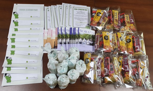 자료집과 더불어 고객평가단분들께 전달할 조그마한 선물까지 정성스레 준비하였습니다.
