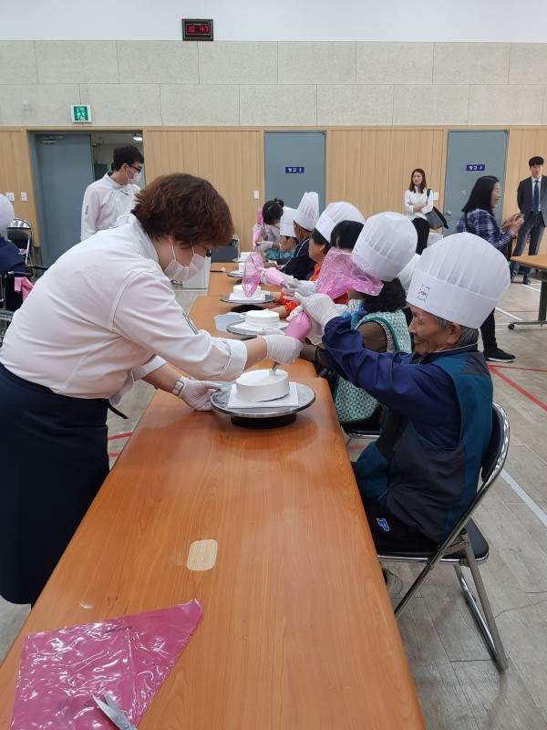 SPC식품과학대학 케익만들기 행사실시 사진