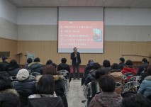 장순욱 관장님이 인사말씀을 전달하시는 모습