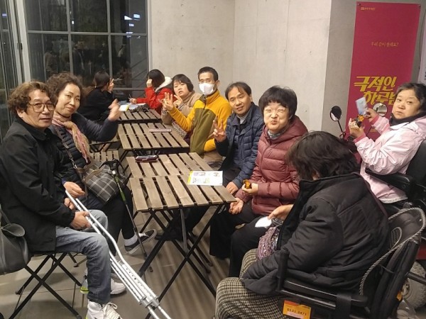 친구들과 티타임