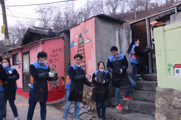 사회공헌활동 &#034;신한금융과 함께하는 연탄 나눔&#034; 사진