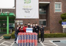 후원받은 라면 70박스 전달식 진행 사진 